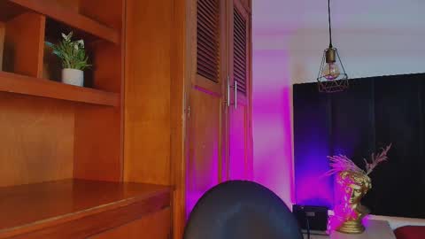 Snapshot of massimo_alessandro chatting on October 2025 05:05:02 AM   online show from October 2025 05:05:02 AM