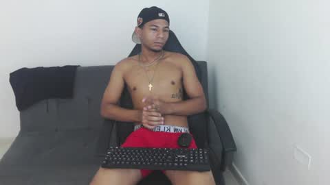 Snapshot of masters_latins chatting on July 2026 04:15:02 PM masters_latins online show from July 2026 04:15:02 PM