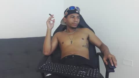 Snapshot of masters_latins chatting on July 2026 04:39:33 PM masters_latins online show from July 2026 04:39:33 PM