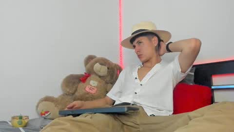 mateo_escobar online show from October 2025 03:42:02 AM