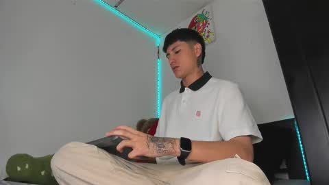 mateo_escobar online show from February 2026 11:17:01 PM