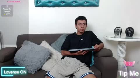Snapshot of mateocruz_ chatting on October 2025 12:02:01 PM Mateo online show from October 2025 12:02:01 PM