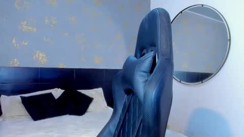 Mathew Flintt  online show from December 2025 09:33:01 PM