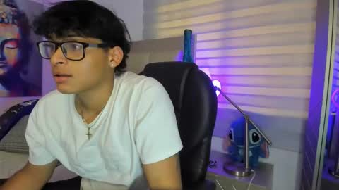 Snapshot of mathias_oberlin chatting on April 2026 07:45:01 PM MATHIAS online show from April 2026 07:45:01 PM