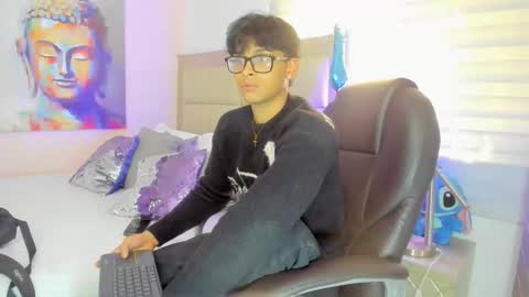 Snapshot of mathias_oberlin chatting on April 2026 07:44:01 PM MATHIAS online show from April 2026 07:44:01 PM