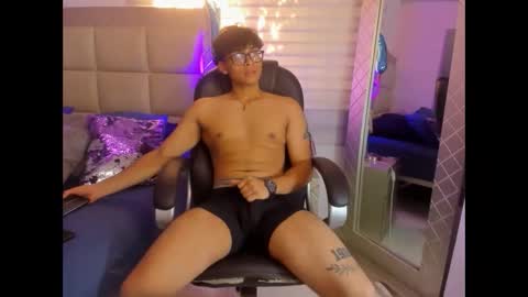 Snapshot of mathias_oberlin chatting on April 2026 08:25:02 PM MATHIAS online show from April 2026 08:25:02 PM