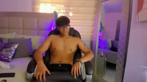 Snapshot of mathias_oberlin chatting on April 2026 07:31:02 PM MATHIAS online show from April 2026 07:31:02 PM