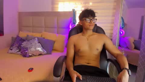 Snapshot of mathias_oberlin chatting on April 2026 07:32:01 PM MATHIAS online show from April 2026 07:32:01 PM