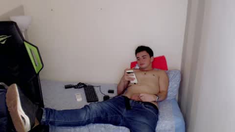 Snapshot of mathiass_twinkk_ chatting on April 2026 03:51:01 AM MATHIAS online show from April 2026 03:51:01 AM