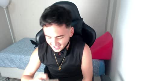 Snapshot of mathiass_twinkk_ chatting on April 2026 04:11:01 AM MATHIAS online show from April 2026 04:11:01 AM