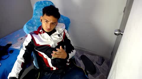 Snapshot of mathiass_twinkk_ chatting on April 2026 04:46:01 AM MATHIAS online show from April 2026 04:46:01 AM