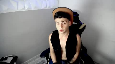 Snapshot of mathiass_twinkk_ chatting on April 2026 04:50:02 AM MATHIAS online show from April 2026 04:50:02 AM