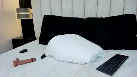 Snapshot of mathilda_liz chatting on April 2026 02:01:01 PM mathilda_liz online show from April 2026 02:01:01 PM