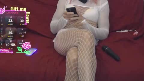 LooLa online show from September 2025 07:17:02 PM