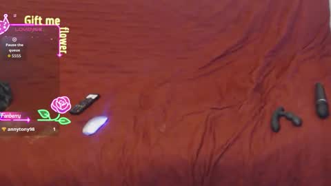 LooLa online show from September 2025 05:29:02 PM