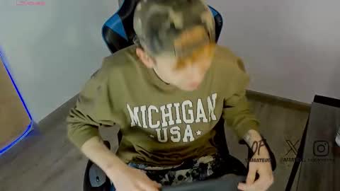 Snapshot of mathwx_ chatting on February 2026 12:37:02 AM Alejandro Alex online show from February 2026 12:37:02 AM