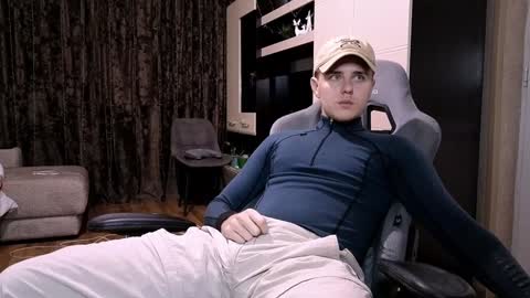 Snapshot of matt_aniston chatting on February 2025 04:04:01 AM Matt online show from February 2025 04:04:01 AM