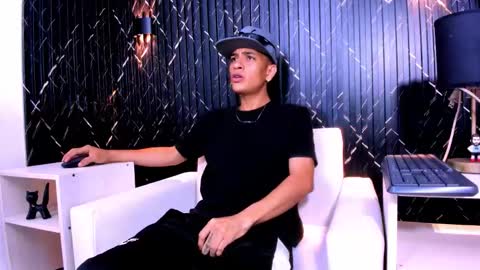 Matt Ruso online show from October 2025 04:04:02 AM