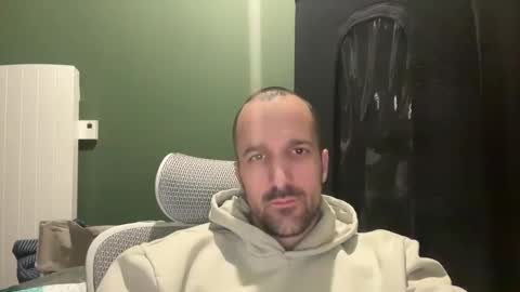 Snapshot of matthias24 chatting on April 2026 10:07:02 PM M online show from April 2026 10:07:02 PM