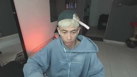 mattias     online show from March 2025 09:20:01 PM