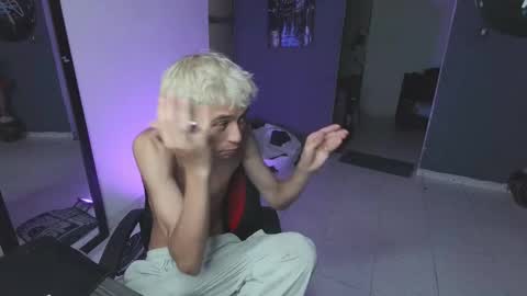 mattias     online show from March 2025 03:49:02 PM