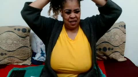 Snapshot of maturedbootyqueen chatting on July 2026 07:50:02 AM QUEEN online show from July 2026 07:50:02 AM
