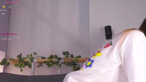 Lily online show from September 2025 03:44:02 PM