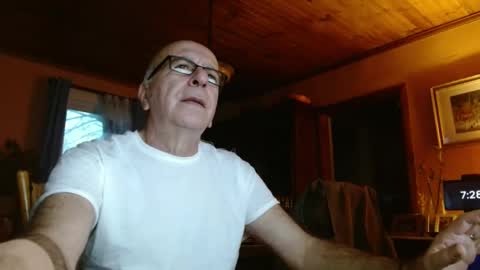 Snapshot of mauriceandre chatting on December 2024 12:27:01 PM Maurice online show from December 2024 12:27:01 PM