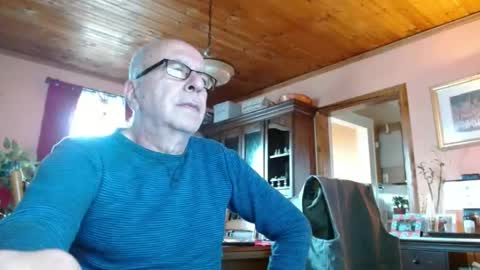 Snapshot of mauriceandre chatting on December 2024 02:06:02 PM Maurice online show from December 2024 02:06:02 PM