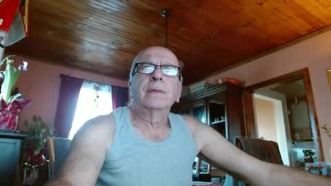 Snapshot of mauriceandre chatting on December 2024 01:35:01 PM Maurice online show from December 2024 01:35:01 PM