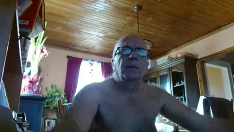 Snapshot of mauriceandre chatting on January 2025 04:40:01 PM Maurice online show from January 2025 04:40:01 PM