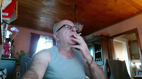 Snapshot of mauriceandre chatting on March 2025 12:05:02 PM Maurice online show from March 2025 12:05:02 PM