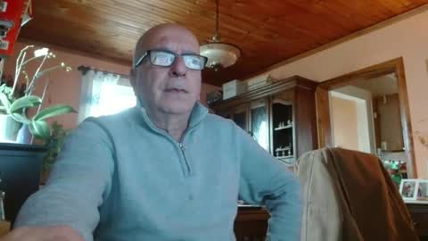 Snapshot of mauriceandre chatting on December 2025 02:45:02 PM Maurice online show from December 2025 02:45:02 PM