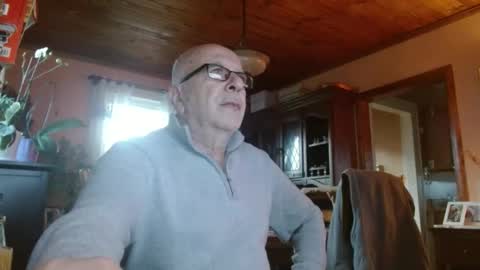 Snapshot of mauriceandre chatting on December 2025 09:00:01 PM Maurice online show from December 2025 09:00:01 PM
