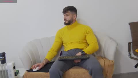 mauro_real_man online show from November 2025 06:30:01 PM