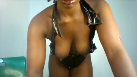 Snapshot of maverlous_pussy900 chatting on February 2026 01:45:01 AM Maverlous pussy online show from February 2026 01:45:01 AM