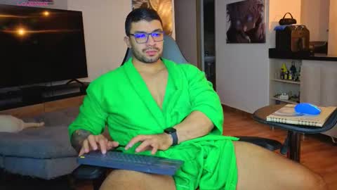 Max online show from November 2025 03:05:01 AM