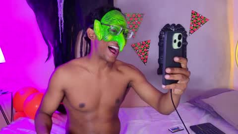 Snapshot of max_cumpower72 chatting on October 2025 12:30:02 AM max_cumpower72 online show from October 2025 12:30:02 AM