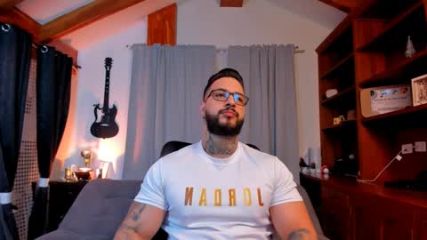 Snapshot of max_dic1 chatting on March 2025 12:19:02 PM max D. online show from March 2025 12:19:02 PM