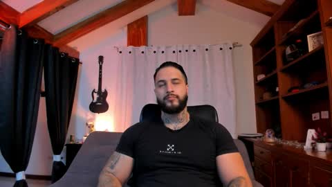 Snapshot of max_dic1 chatting on October 2025 11:46:01 PM max D. online show from October 2025 11:46:01 PM