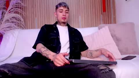 Snapshot of max_hader chatting on February 2026 01:01:02 PM Max online show from February 2026 01:01:02 PM