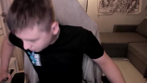 Max online show from December 2025 01:21:02 AM