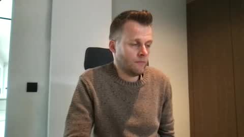 Max take off clothes online show from December 2024 10:07:01 AM