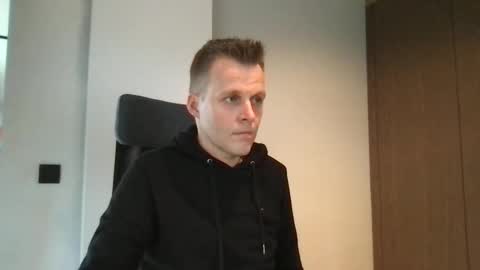 Max take off clothes online show from December 2024 01:07:02 PM