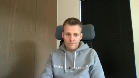 Max take off clothes online show from January 2025 01:41:01 PM