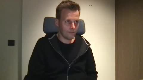 Max take off clothes online show from February 2025 06:35:02 PM