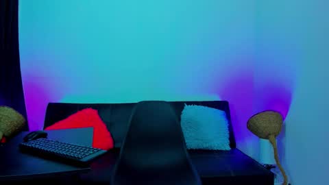 MAX     online show from October 2025 05:35:02 PM