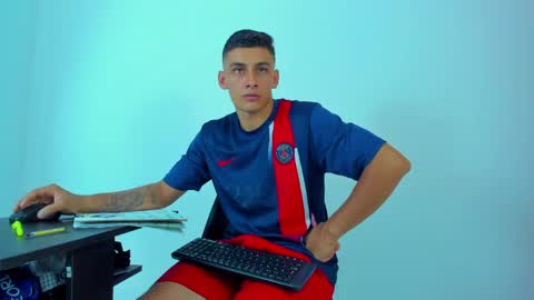 Snapshot of max_wild01 chatting on June 2026 11:31:02 PM MAX online show from June 2026 11:31:02 PM