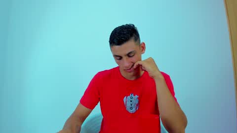 Snapshot of max_wild01 chatting on June 2026 05:17:01 AM MAX online show from June 2026 05:17:01 AM