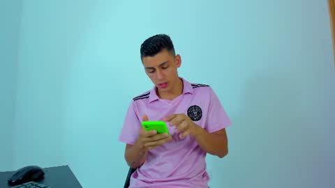 Snapshot of max_wild01 chatting on July 2026 09:47:02 AM MAX online show from July 2026 09:47:02 AM